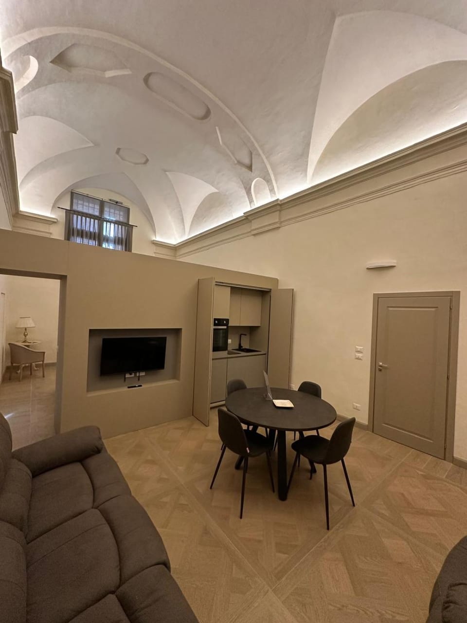 Design Suite in Historical Palace Apartment in Bologna