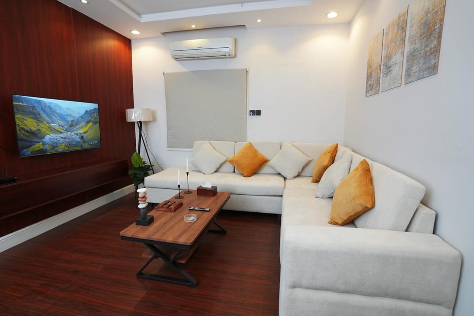 TV and multimedia, Living room, Seating area, air conditioner