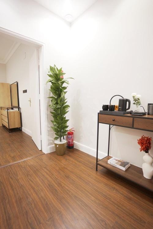 Kitchen or kitchenette, Lounge or bar