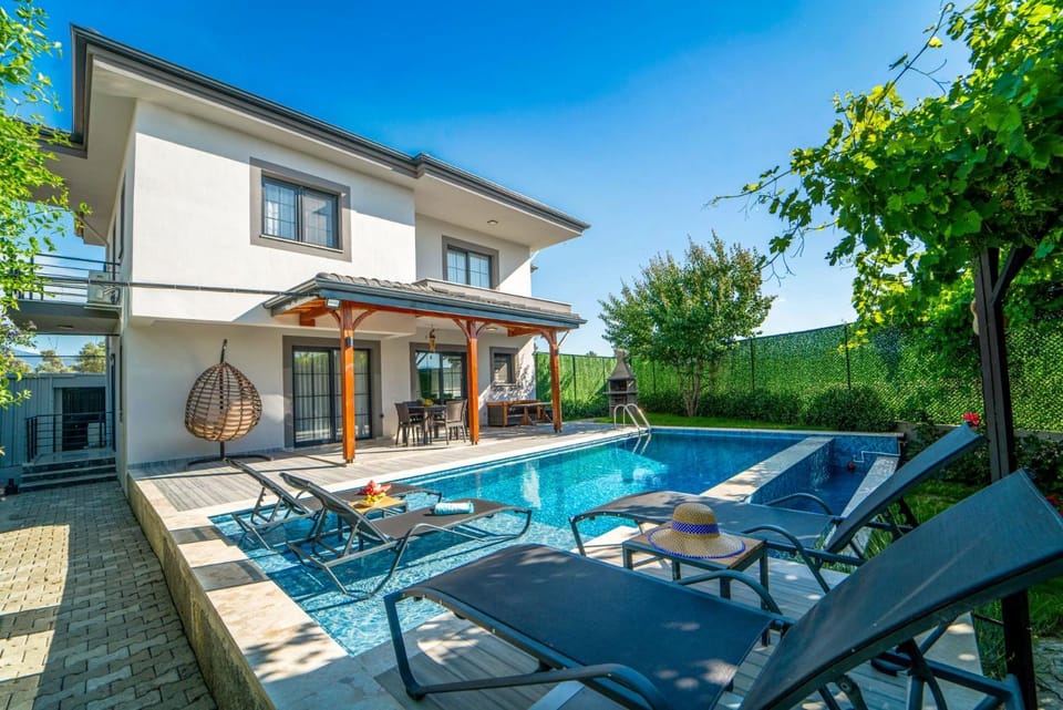 Property building, BBQ facilities, Swimming pool, sunbed