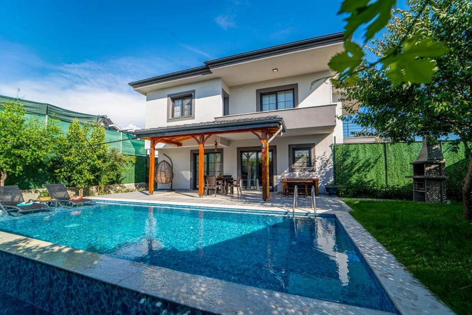Property building, Swimming pool