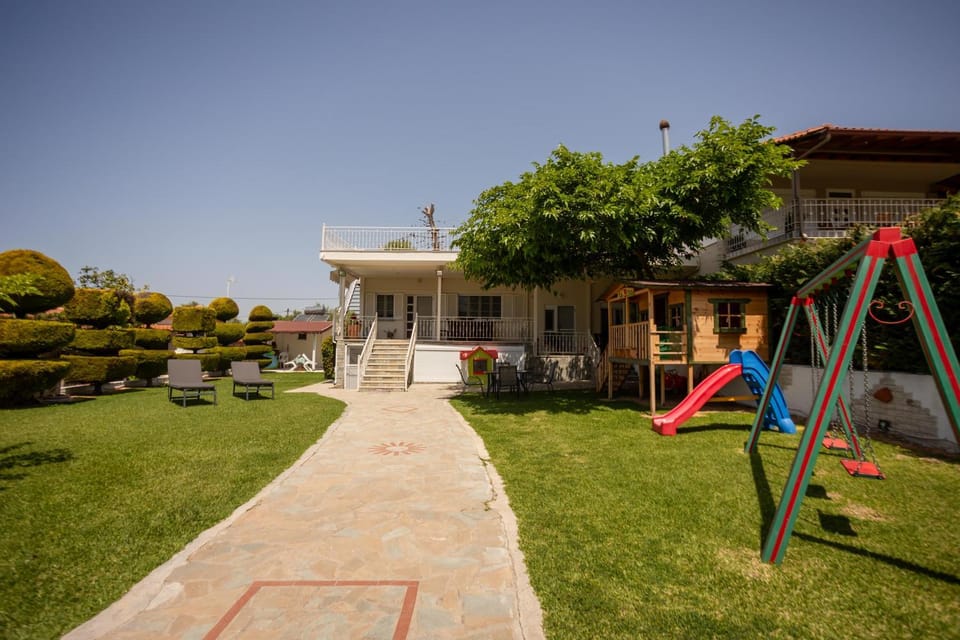 Property building, Spring, Day, Natural landscape, Children play ground, Garden