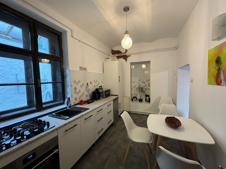 Kitchen or kitchenette, kitchen, kitchen