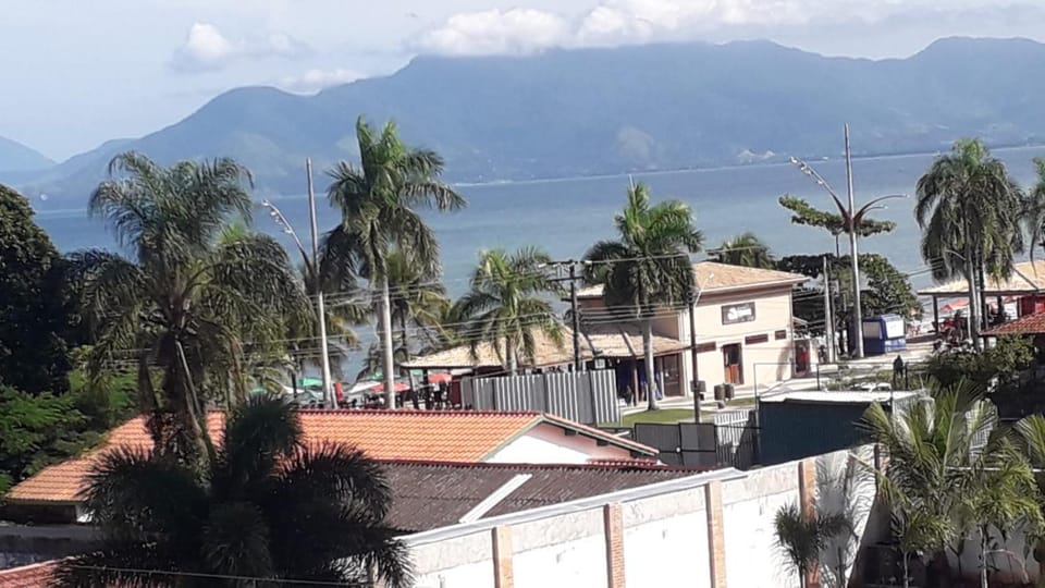 lindo apartamento martim de sá 2 dormitórios wi fi piscina pé na areia 32 b Apartment in Caraguatatuba