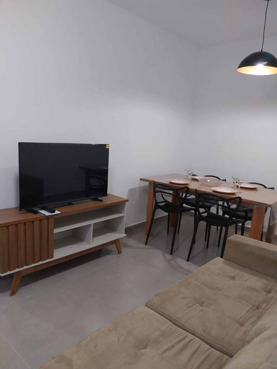 lindo apartamento martim de sá 2 dormitórios wi fi piscina pé na areia 32 b Apartment in Caraguatatuba