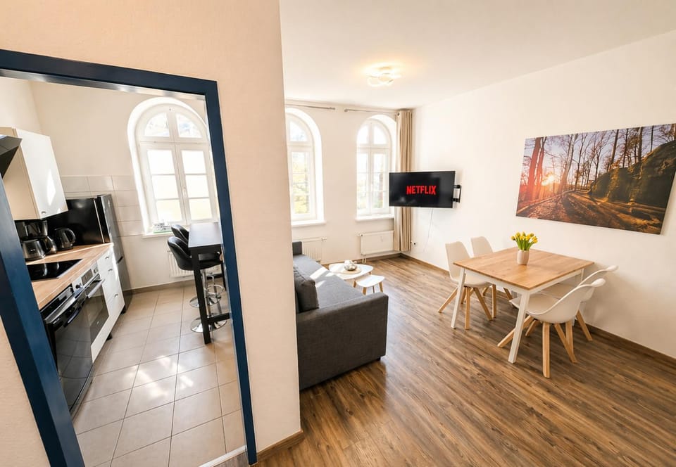 Kitchen or kitchenette, Living room