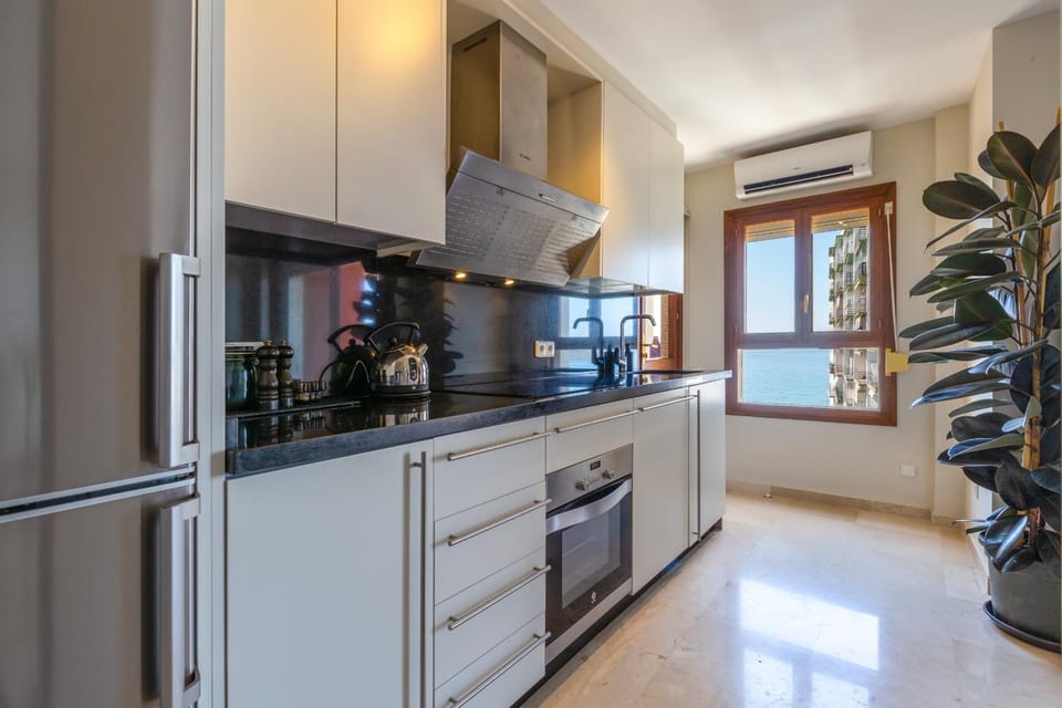 Marbella Port Beachfront - EaW Homes Apartment in Marbella