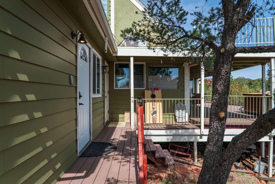 Property building, Patio, Balcony/Terrace