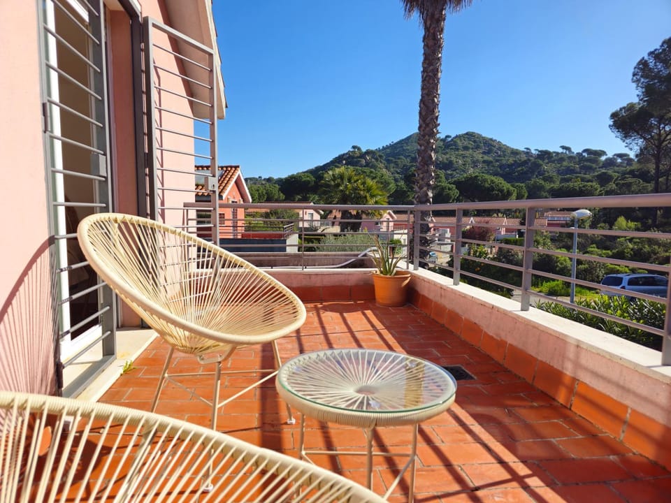 Balcony/Terrace, Mountain view