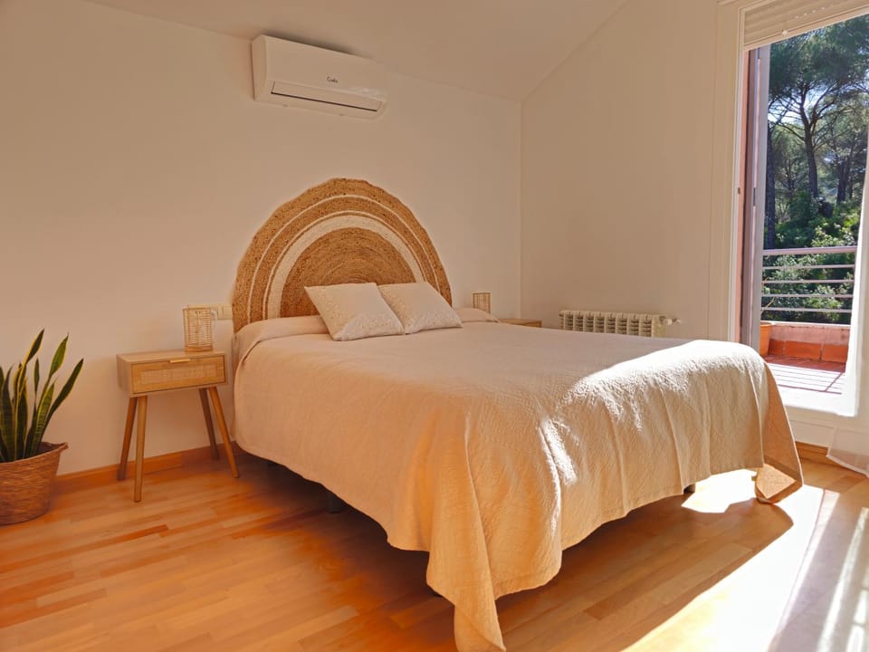 Balcony/Terrace, Bedroom, heating, air conditioner
