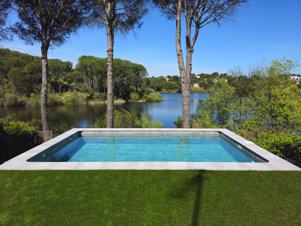 Lake view, Swimming pool