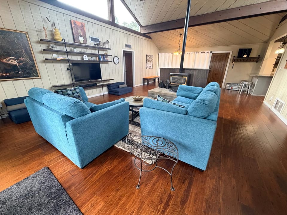 TV and multimedia, Living room, Seating area