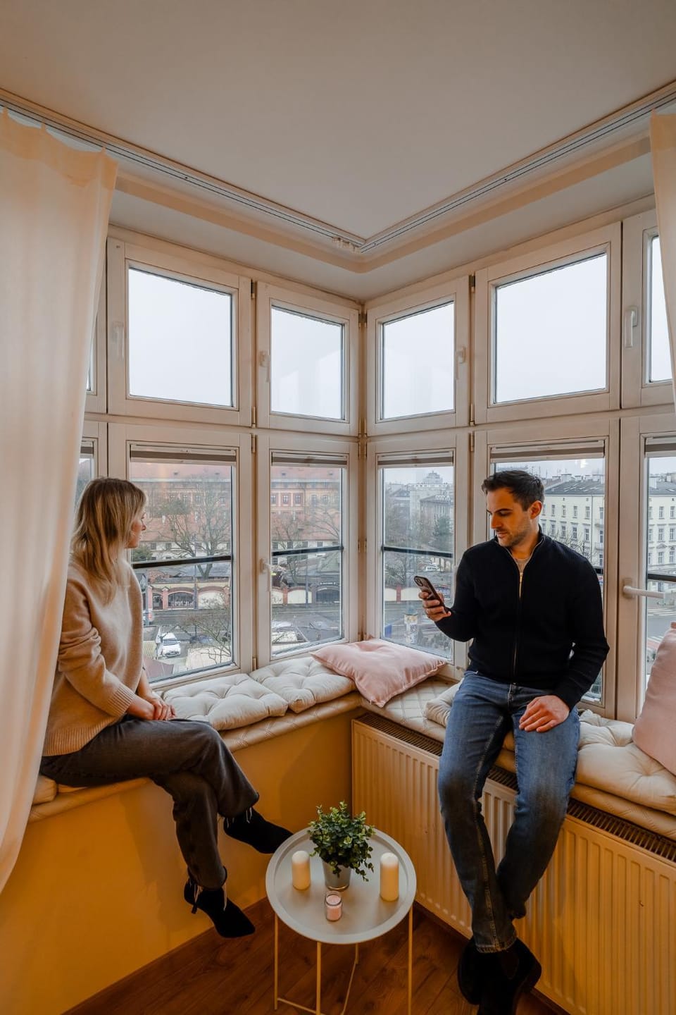 People, Living room, Seating area, Guests, group of guests