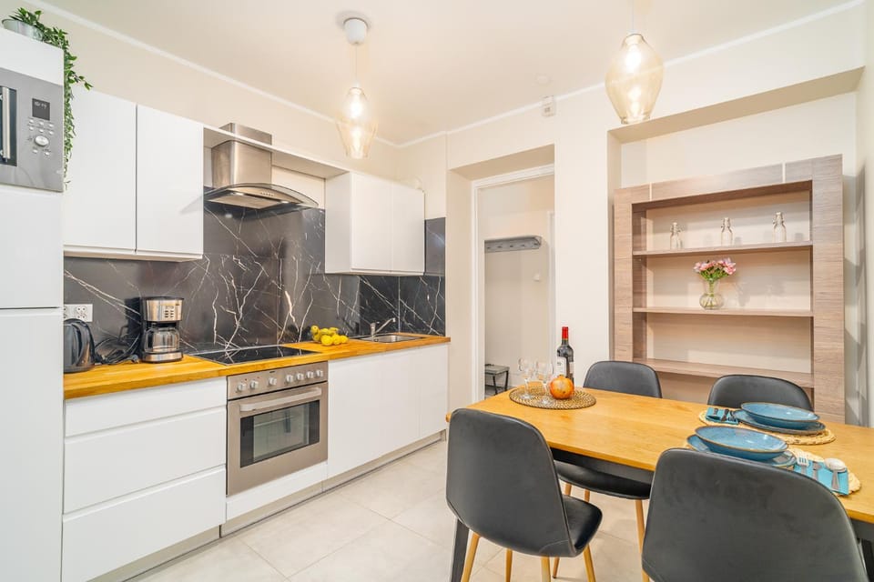 Kitchen or kitchenette, Dining area, dishwasher, oven, pet friendly, stove