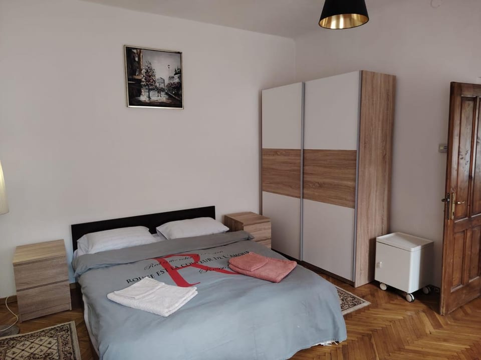 Bedroom, wardrobe