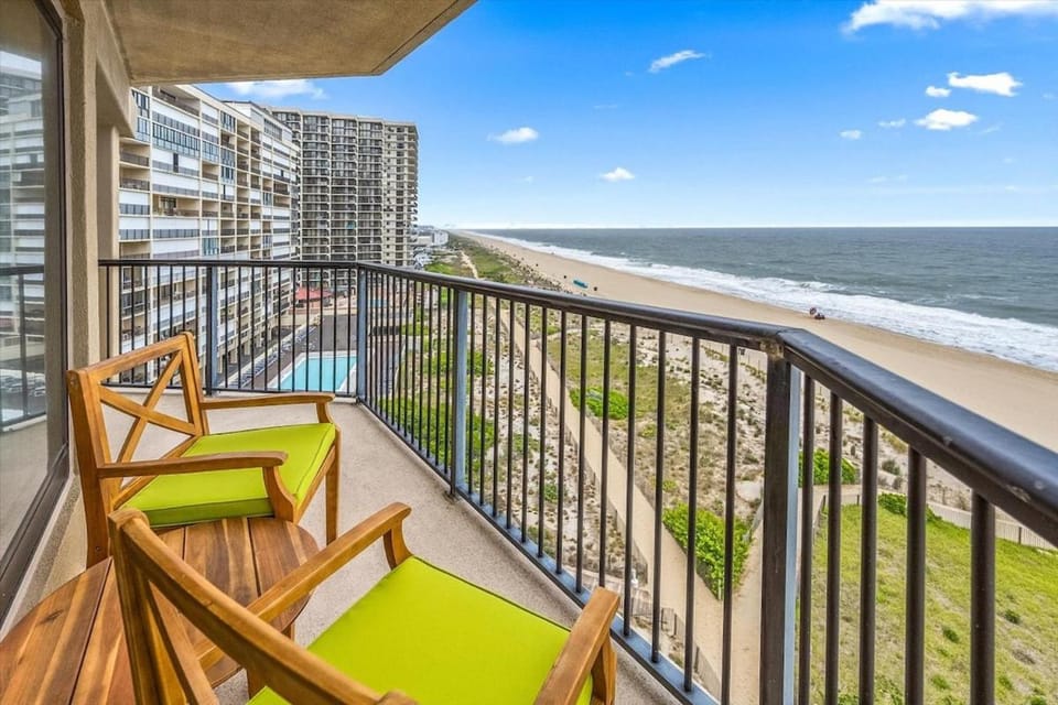 HPS 7J - Iridescent Waves House in Ocean City