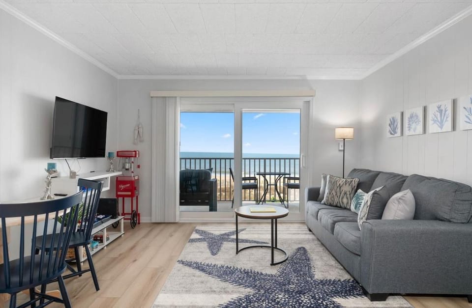 Cara Mar 205 - Oceanfront Rendezvous House in Ocean City