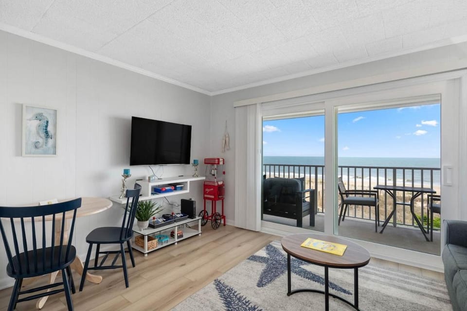 Cara Mar 205 - Oceanfront Rendezvous House in Ocean City