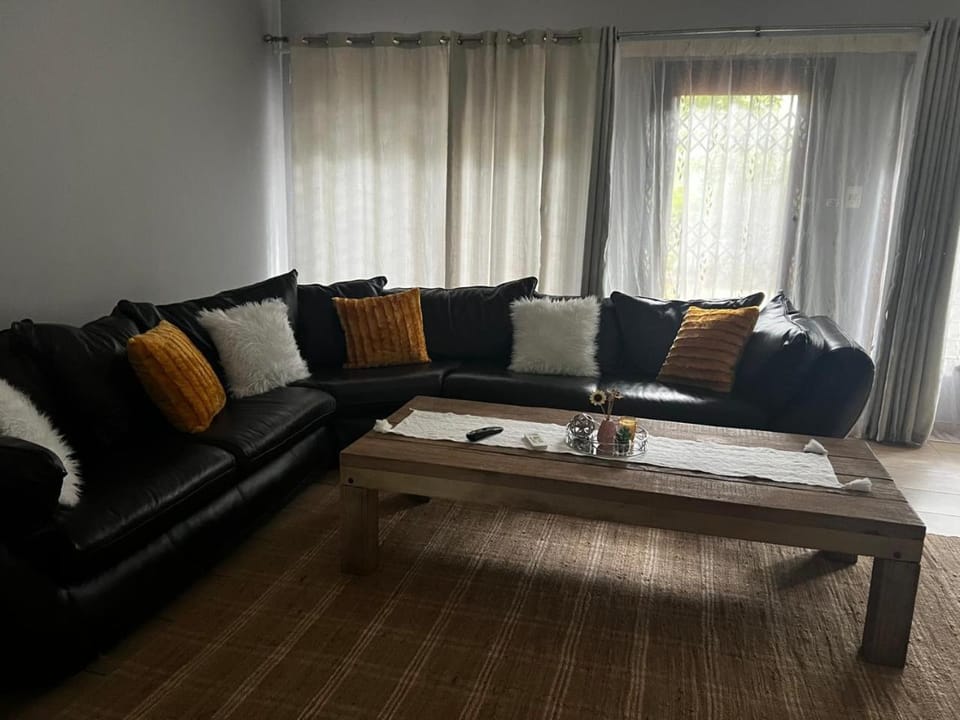 Emoyeni Malelane Lodge Apartment in South Africa