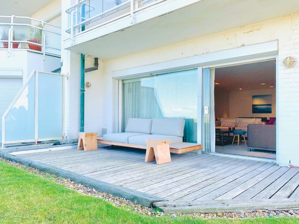 Property building, Patio, Spring, Day, Garden, View (from property/room), Balcony/Terrace, Living room, Garden view