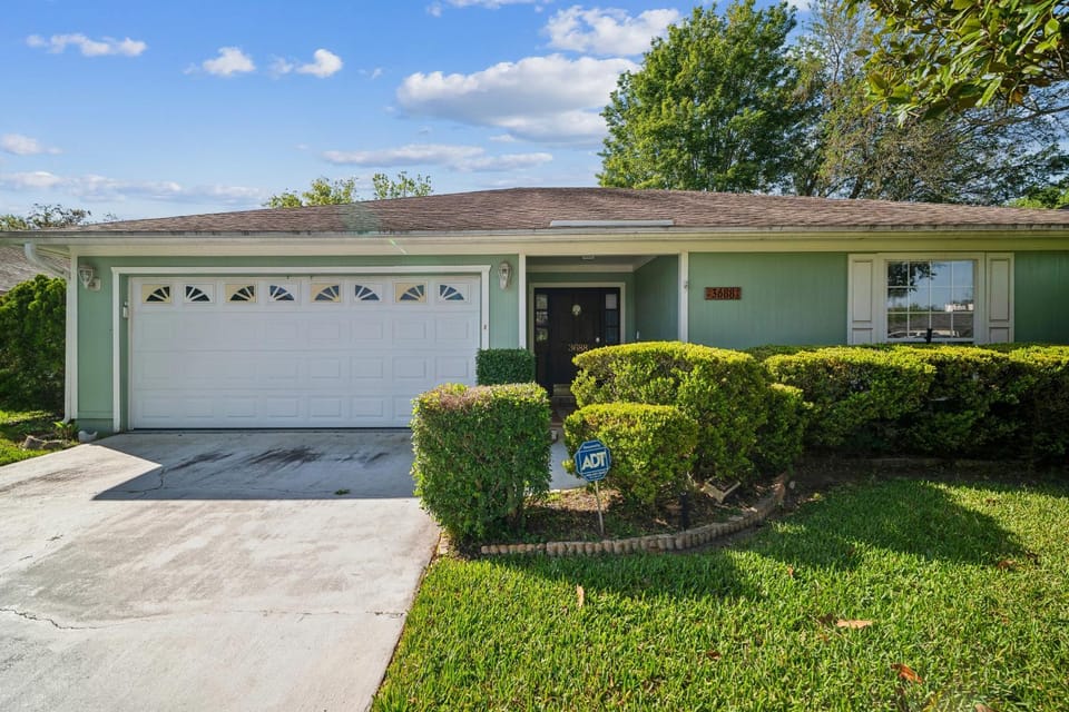Pondside Perch - Your Waterfront Retreat home House in Jacksonville