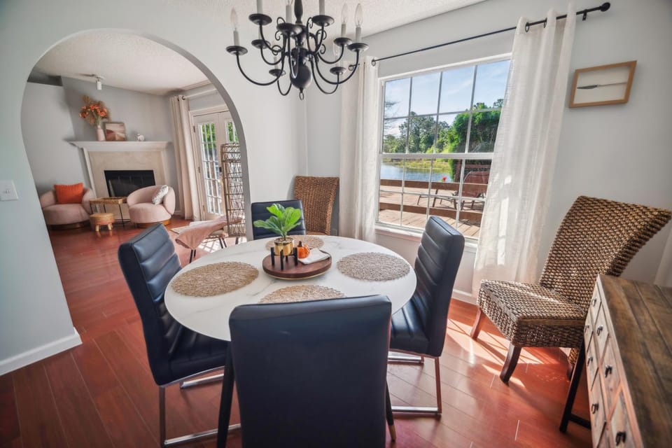 Pondside Perch - Your Waterfront Retreat home House in Jacksonville
