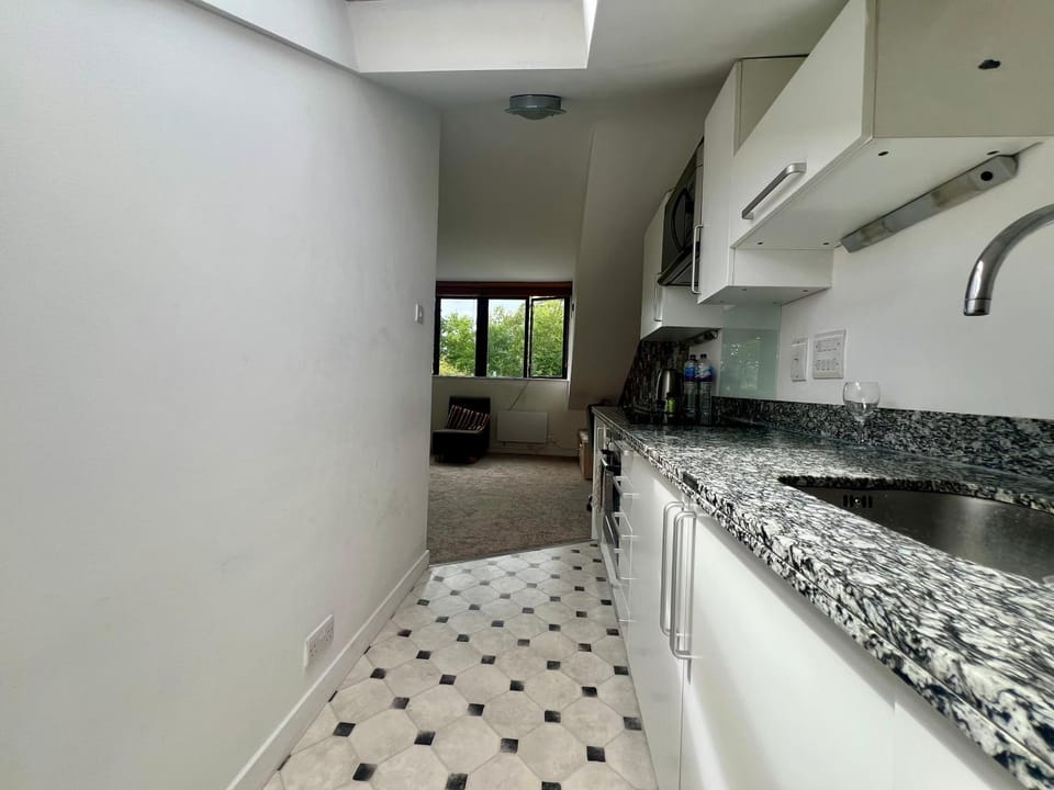 Modern & Cosy 1 Bed Flat in the heart of Wimbledon with parking Apartment in London