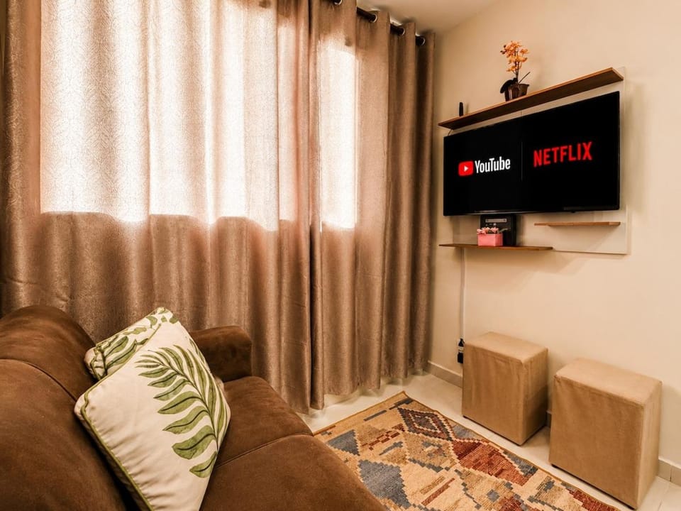 Apê elegante com ar-cond, vaga e ótima localização Apartment in State of Paraná