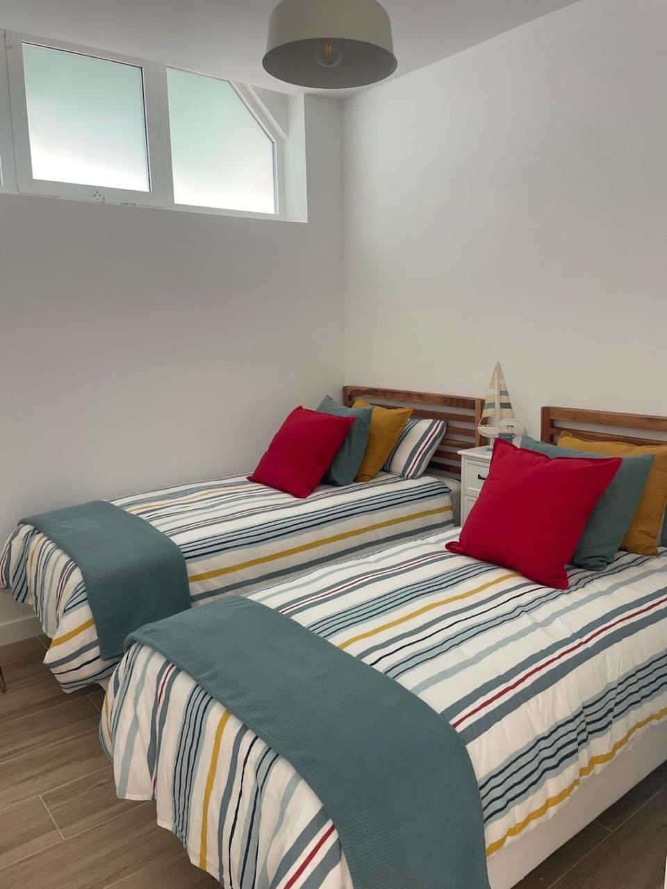 Bed, air conditioner