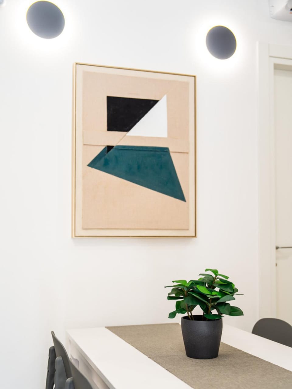 Living room, Decorative detail, Decorative detail, Seating area, Dining area, Lunch