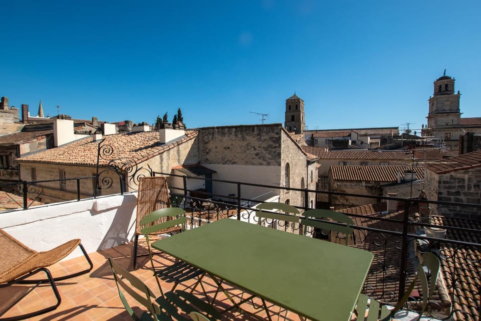 Donjon - Clim - Terrasse - Premium House in Arles