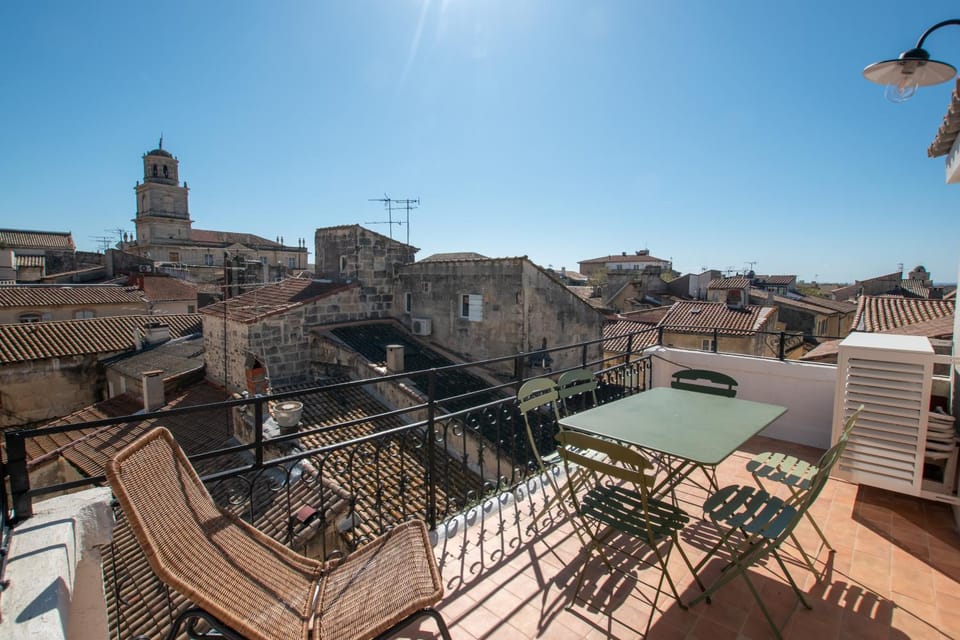 Donjon - Clim - Terrasse - Premium House in Arles