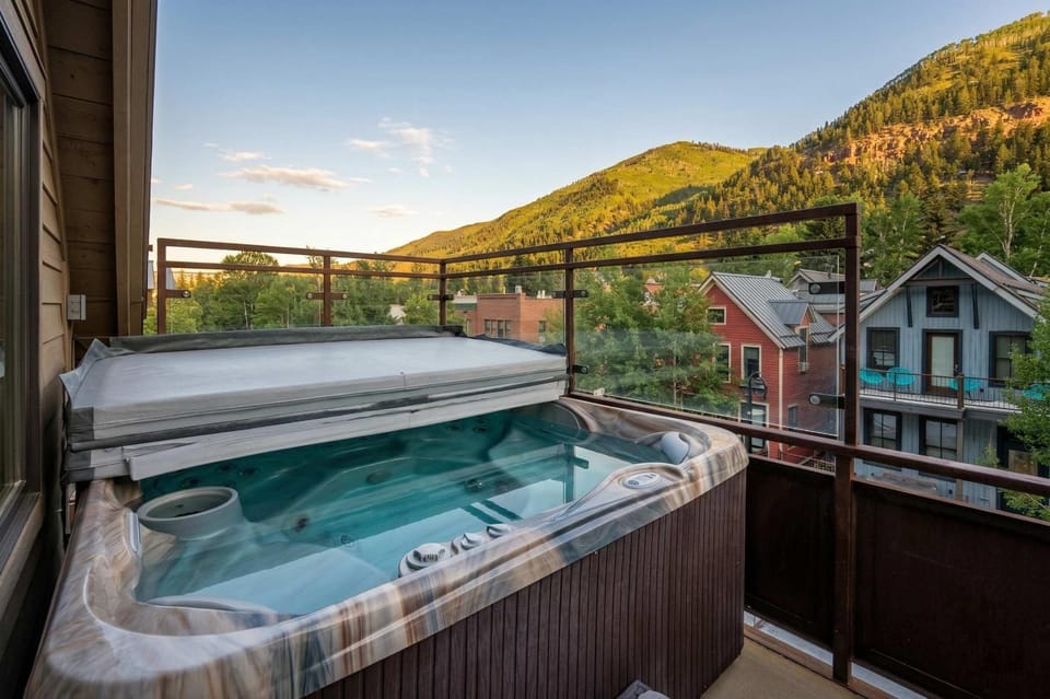 Downtown Telluride Luxury Retreat Private Hot Tub House in Telluride