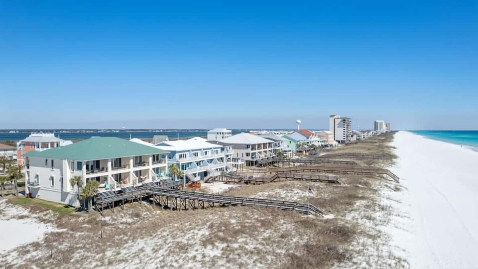 The Carlyle House in Pensacola Beach