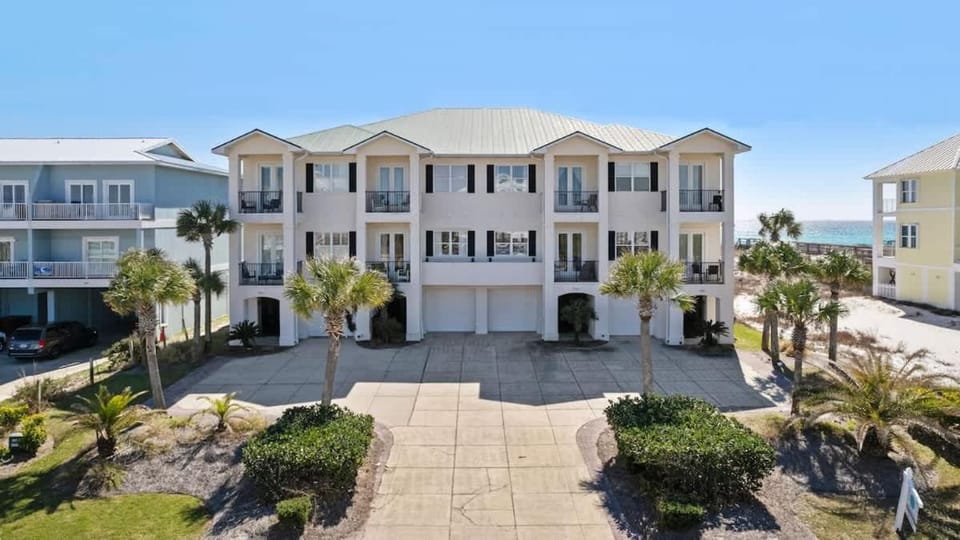 The Carlyle House in Pensacola Beach