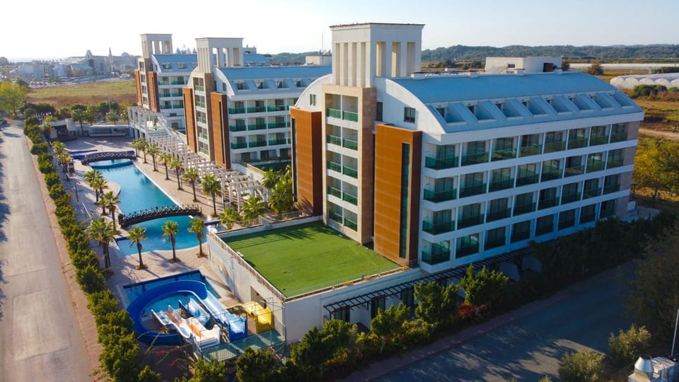 Property building, Bird's eye view, Swimming pool