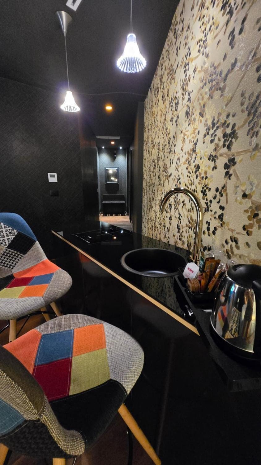 Coffee/tea facilities, internet, minibar, kitchen
