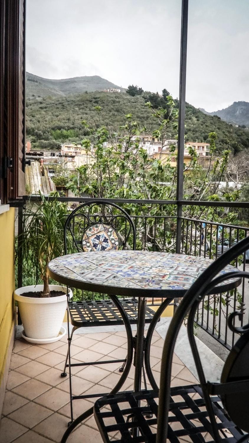 Balcony/Terrace, Mountain view