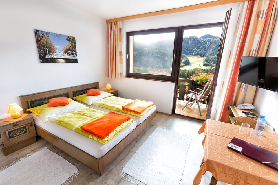 Balcony/Terrace, Photo of the whole room, Bedroom, Mountain view