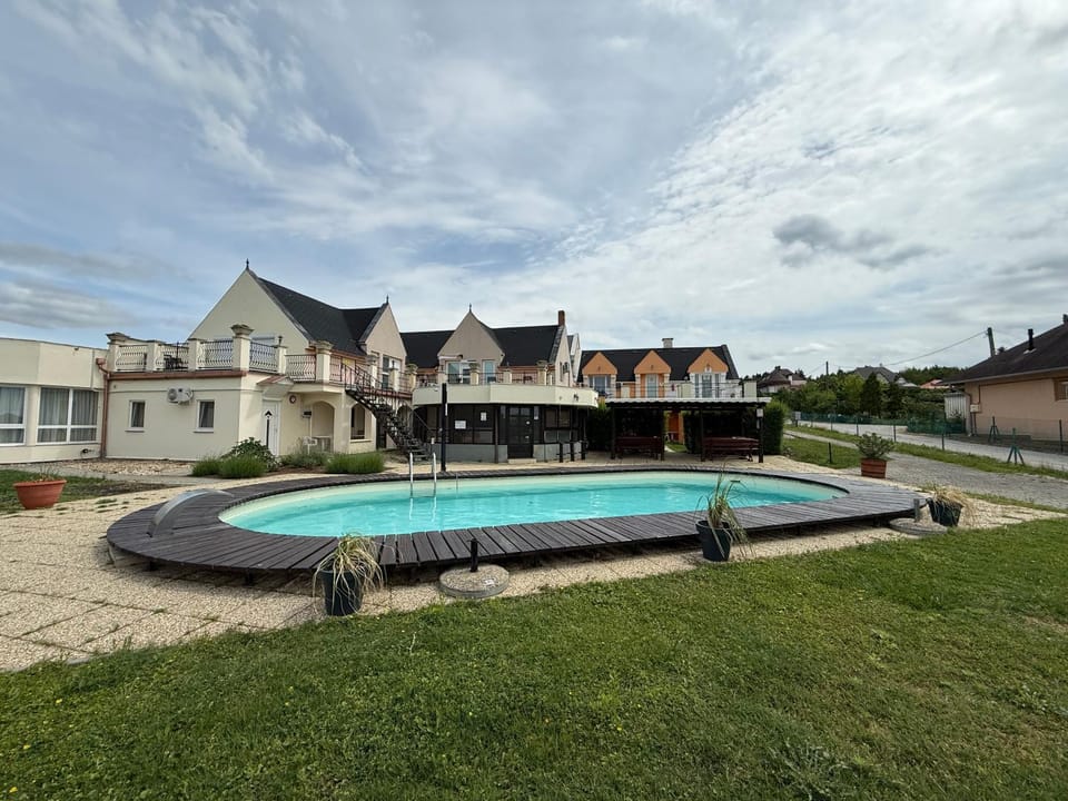 Property building, Garden, Swimming pool