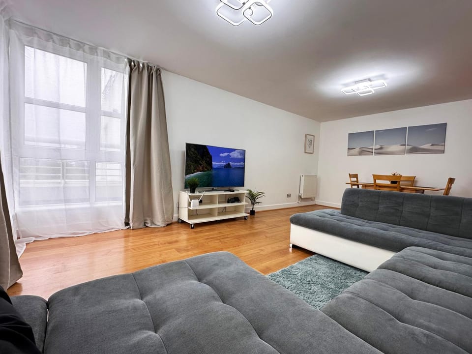 Lovely 1 Bedroom Apartment 10 min Walk from Excel Apartment in London