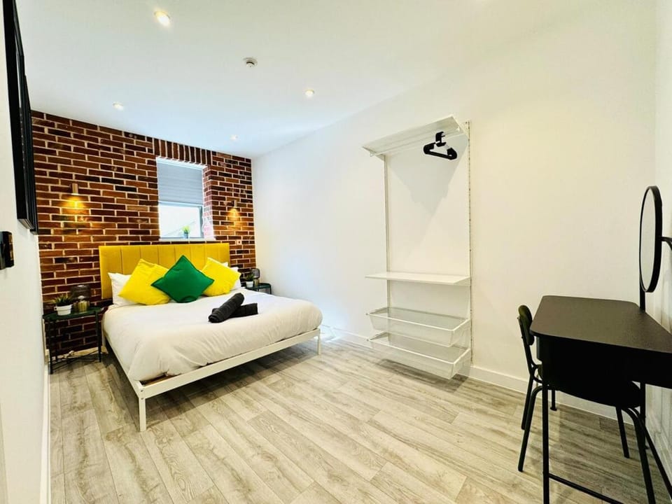 Premium 3-Bed Apt - Heart of Town - Walk to Beach Apartment in Bournemouth