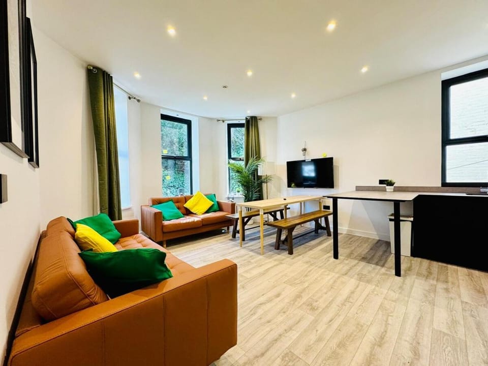 Premium 3-Bed Apt - Heart of Town - Walk to Beach Apartment in Bournemouth