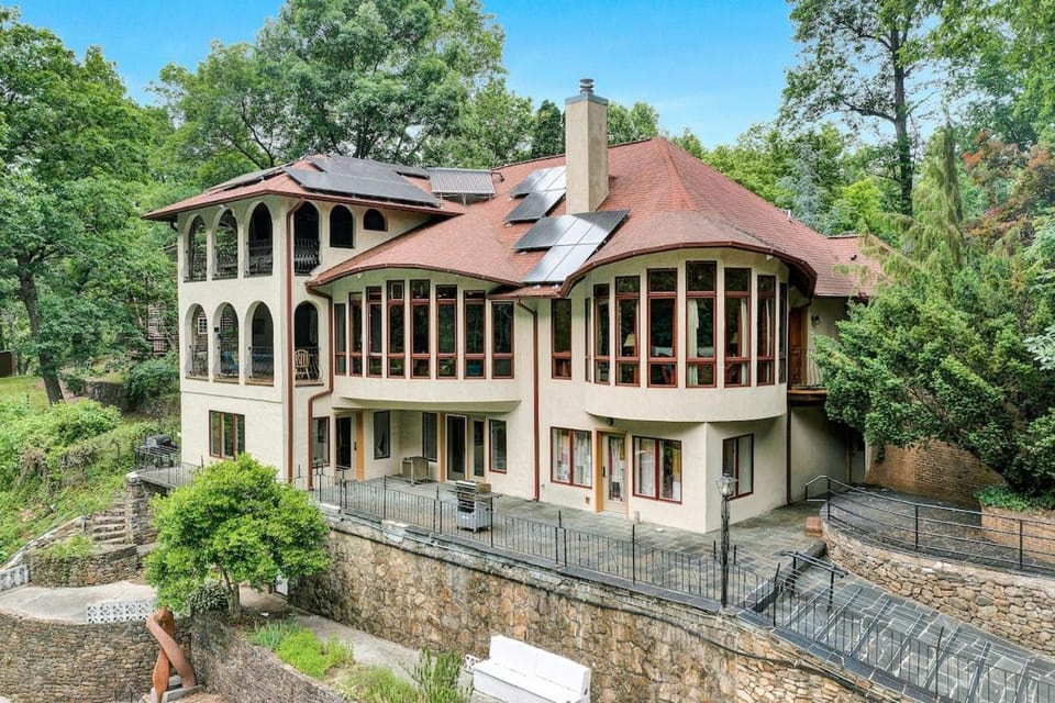 Brookwood House House in Virginia