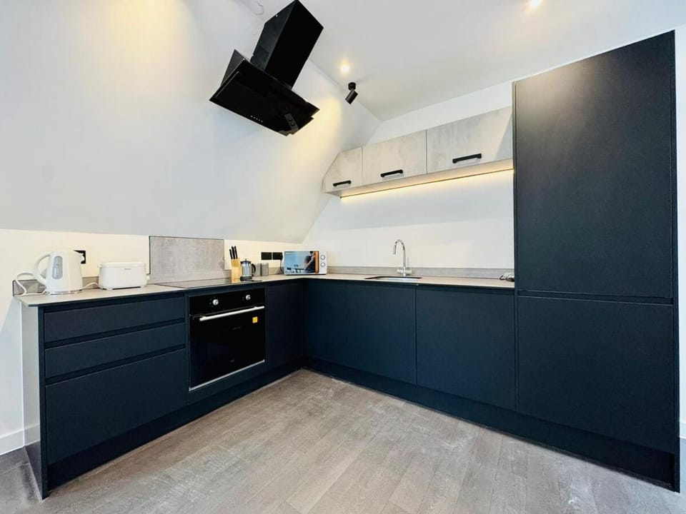 BIG Penthouse - 3-Bedroom - 2-Bathroom - Sleeps 8 Apartment in Bournemouth