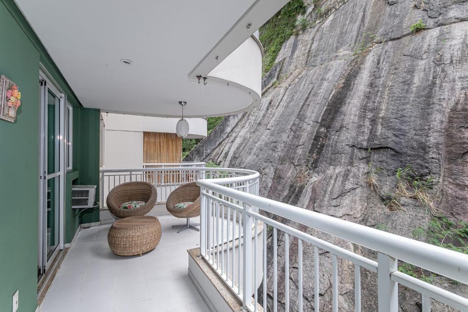 2BDRs with Pool and Garage in Botafogo | BV 80/107 Apartment in Rio de Janeiro