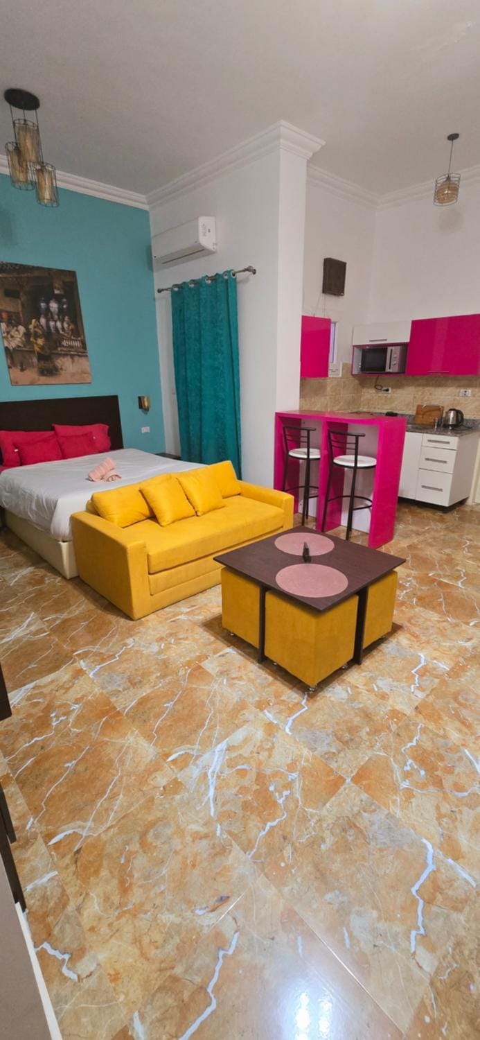 Bed, Kitchen or kitchenette, Living room, Photo of the whole room, Seating area, Dining area, Bedroom