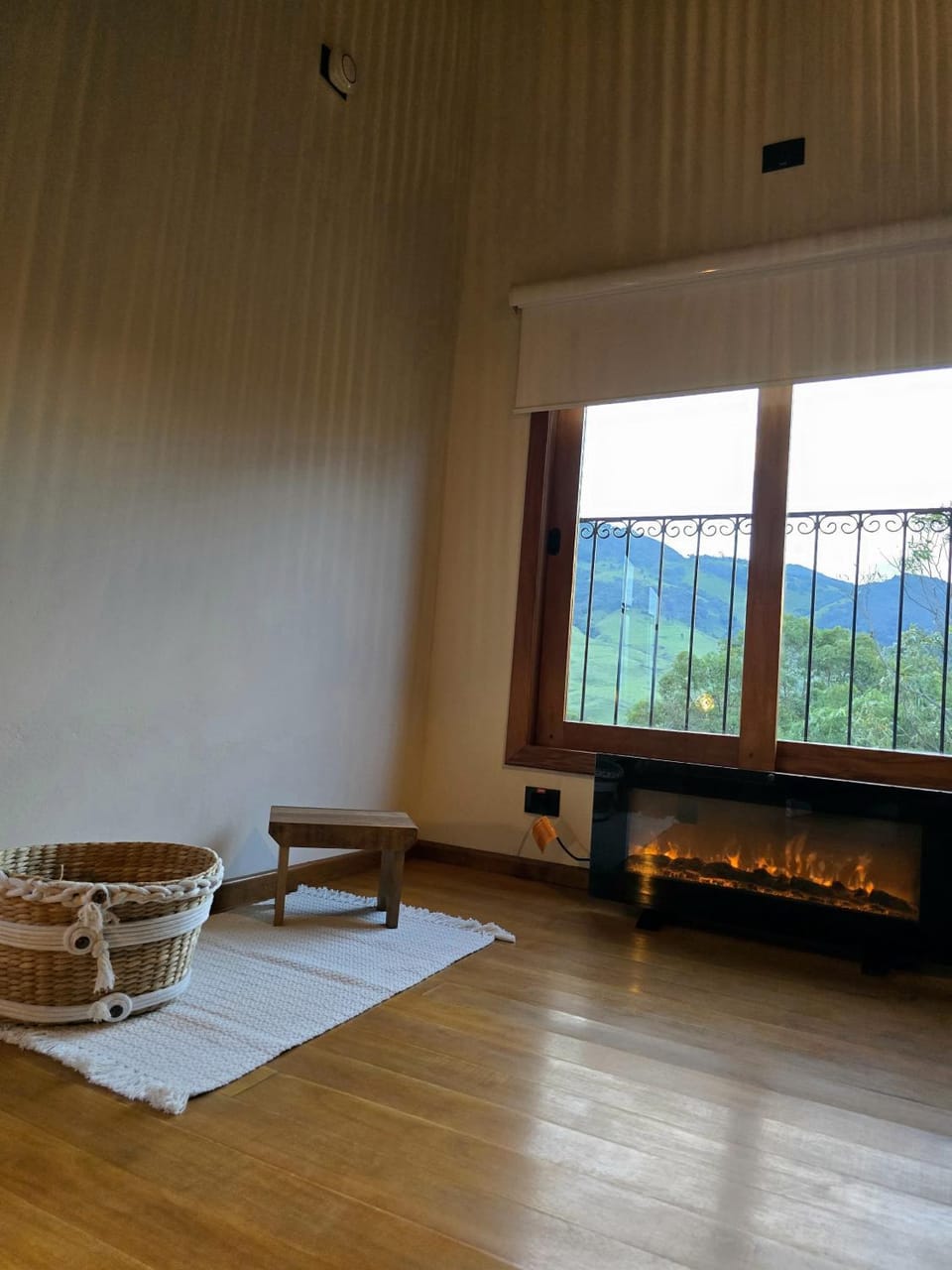 Bedroom, fireplace