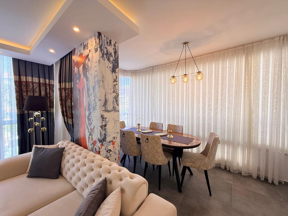 Seating area, Dining area