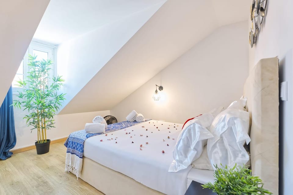 Bed, Bedroom